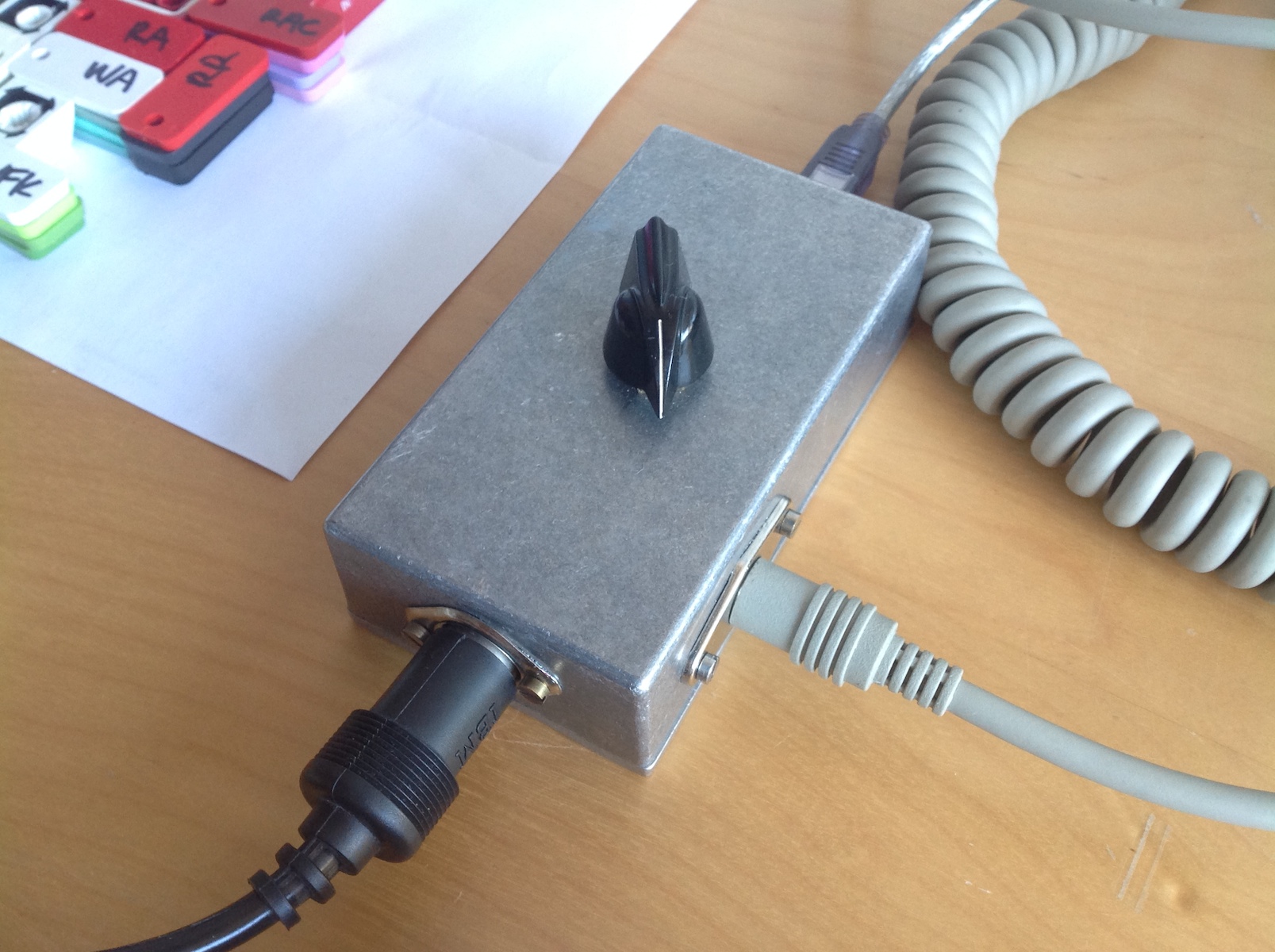 That's a vintage knob, I'll have you know. Selects between three different sized sockets.